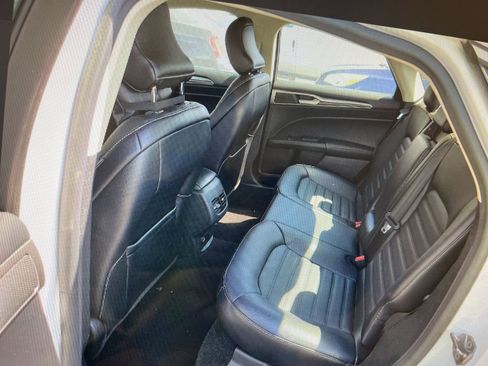 Used 2018 Ford Fusion SE w/ Equipment Group 602A FWD image 8