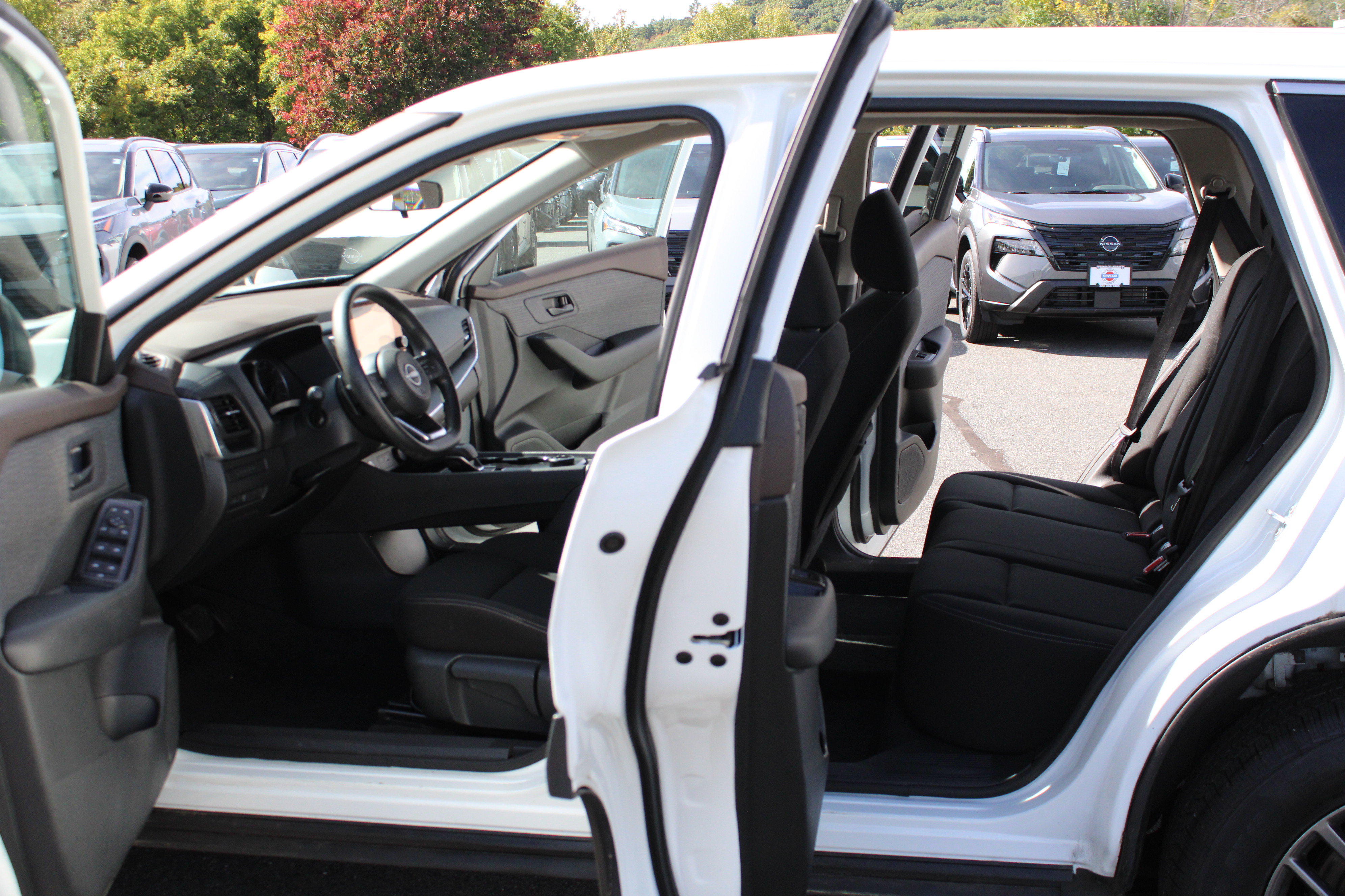 Used 2023 Nissan Rogue S AWD/4WD image 19