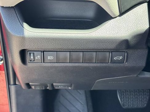 Used 2025 Toyota RAV4 XLE Premium FWD image 31