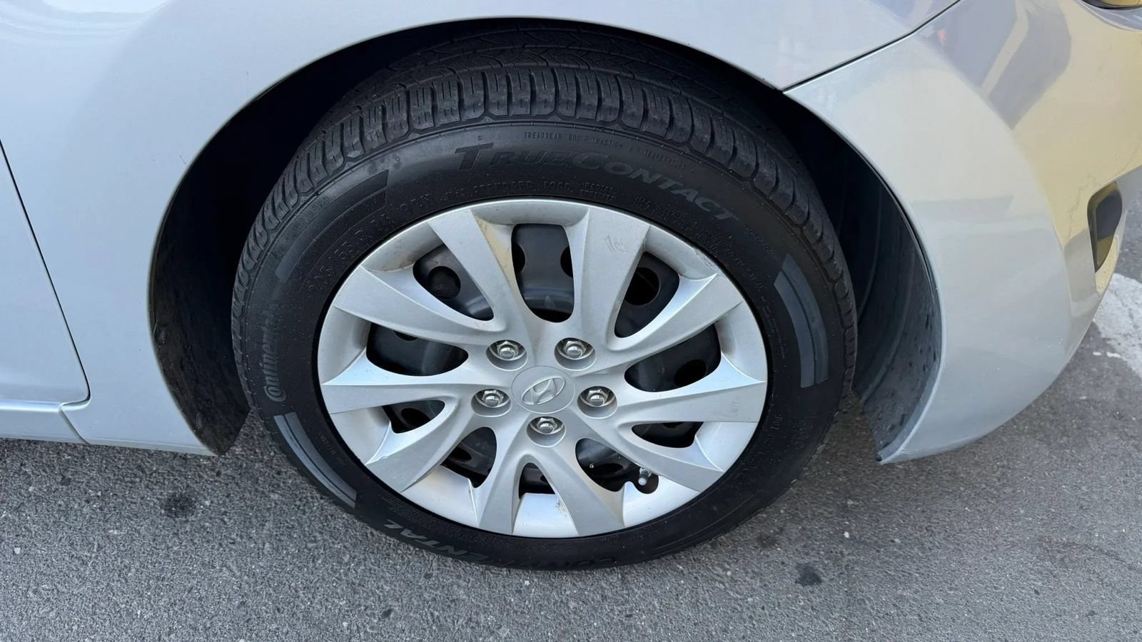 Used 2012 Hyundai Elantra GLS FWD image 22