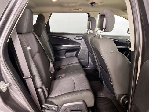 Used 2019 Dodge Journey SE w/ Premium Group image 25