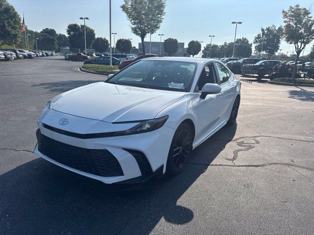 Used 2025 Toyota Camry SE FWD image 9