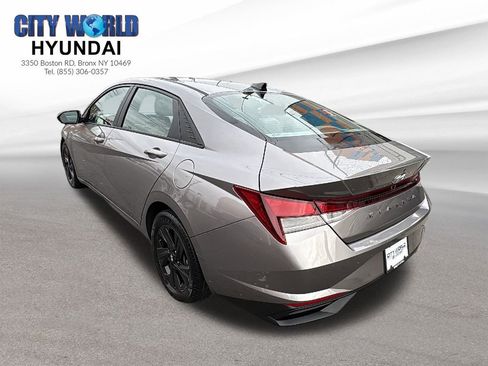 Used 2021 Hyundai Elantra SEL image 3