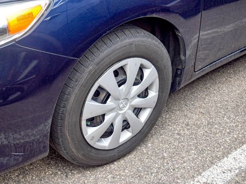 Used 2011 Toyota Corolla LE image 12