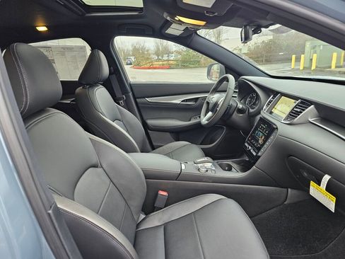 New 2025 INFINITI QX55 Essential image 11