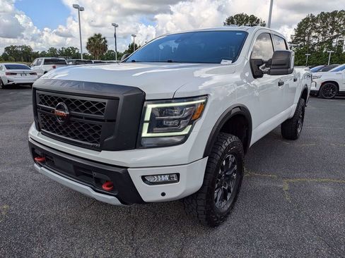Used 2021 Nissan Titan PRO-4X w/ Pro-4x Convenience Package AWD/4WD image 11