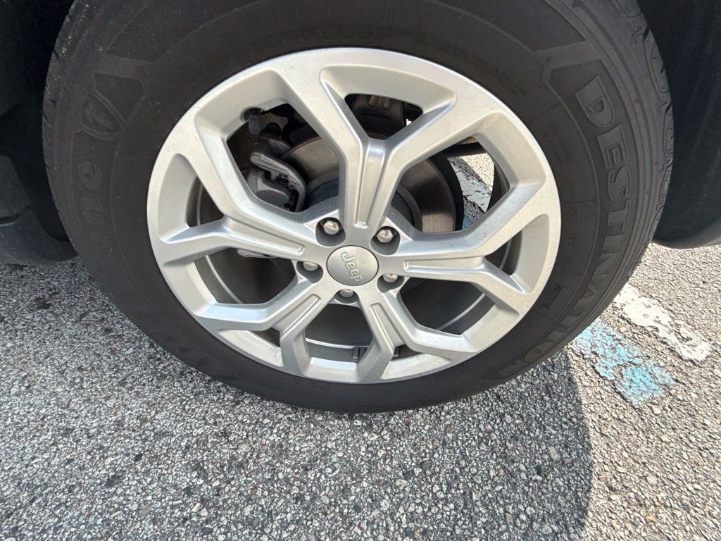 Used 2024 Jeep Compass Latitude AWD/4WD image 28