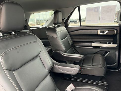 Used 2023 Ford Explorer XLT w/ Equipment Group 202A image 32