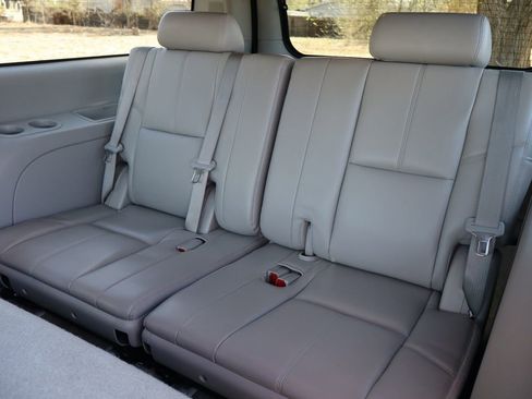 Used 2013 Chevrolet Suburban LT image 21