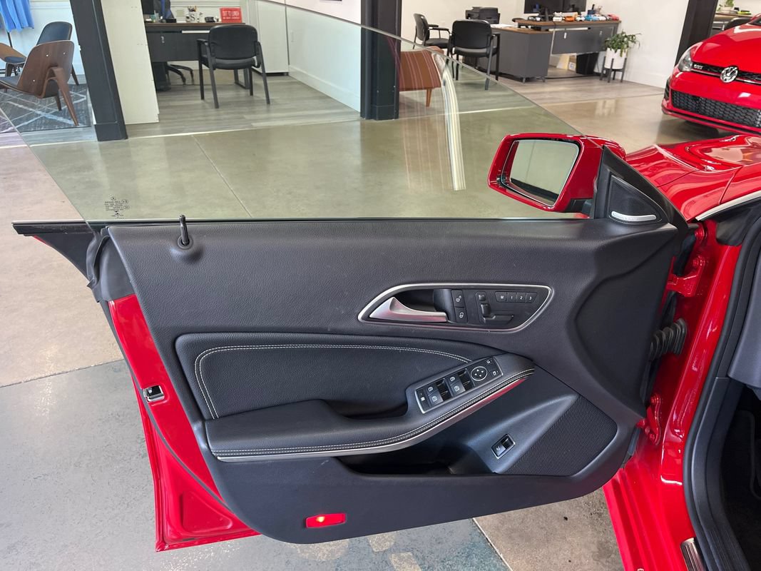 Used 2014 Mercedes-Benz CLA 250 image 33