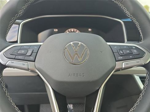 New 2026 Volkswagen Taos SE FWD image 20
