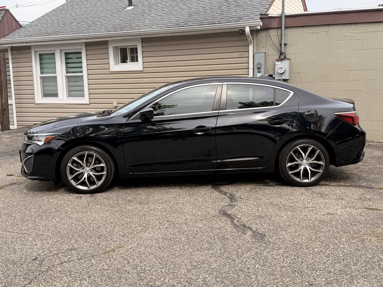 Used 2020 Acura ILX w/ Technology Package FWD image 3