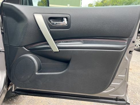 Used 2011 Nissan Rogue SV w/ SL Pkg image 19