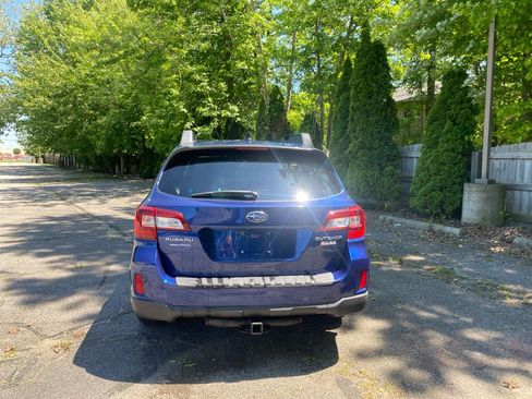 Used 2016 Subaru Outback 2.5i Premium AWD/4WD image 4