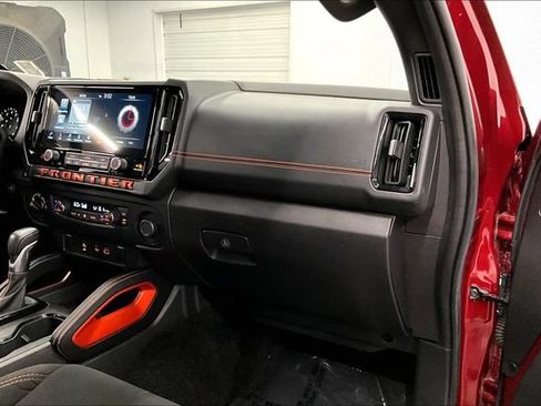 Used 2025 Nissan Frontier PRO-4X AWD/4WD image 19