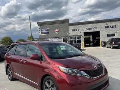 Used 2017 Toyota Sienna SE