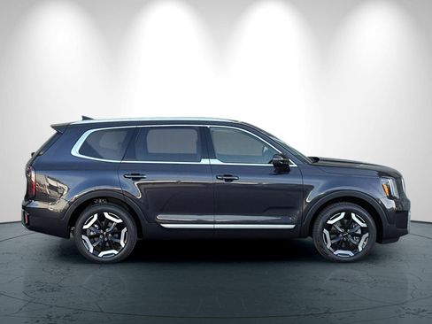 New 2025 Kia Telluride EX image 3