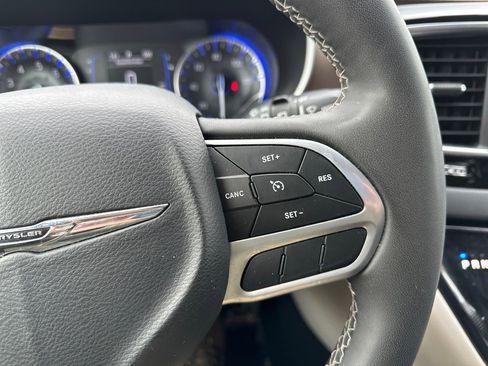 Used 2022 Chrysler Voyager LX image 25