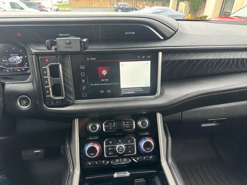 Used 2022 GMC Yukon Denali AWD/4WD image 19