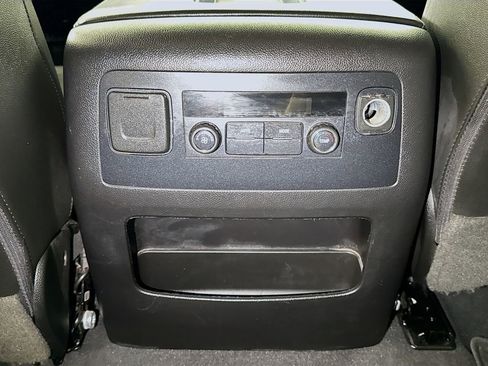 Used 2019 Chevrolet Suburban LT RWD image 24