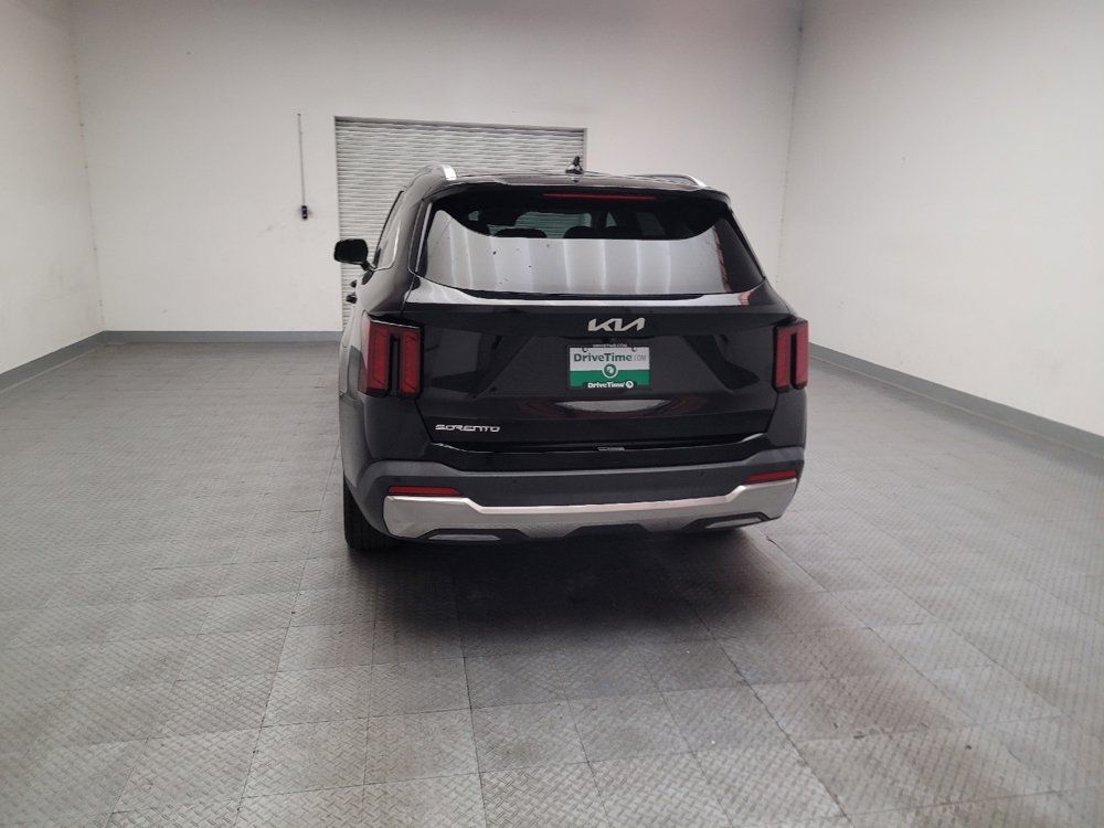 Used 2024 Kia Sorento S FWD image 6