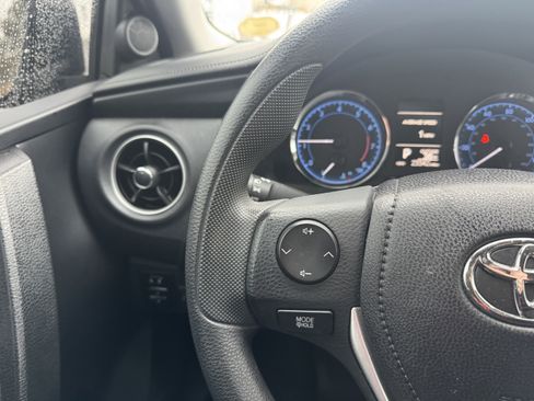 Used 2018 Toyota Corolla LE image 22