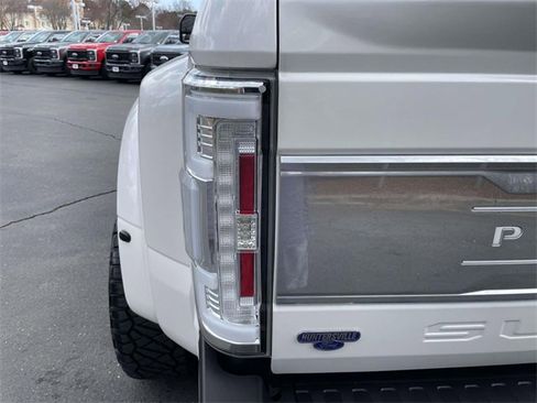Certified 2019 Ford F350 Platinum w/ Platinum Ultimate Package image 33