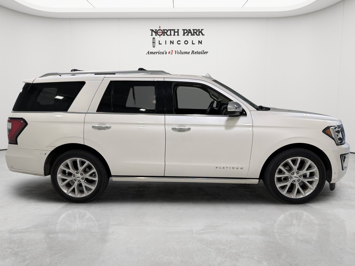 Used 2018 Ford Expedition Platinum RWD image 6