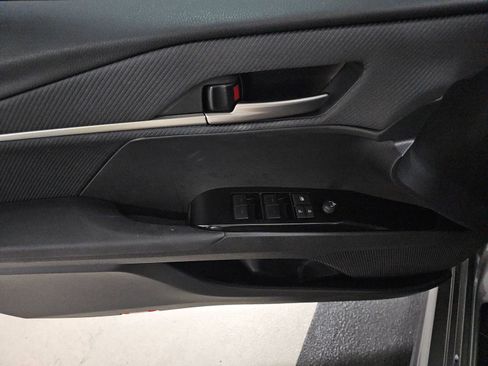Used 2025 Toyota Camry SE FWD image 7