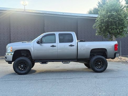Used 2012 Chevrolet Silverado 2500 LT w/ Interior Plus Package AWD/4WD image 5