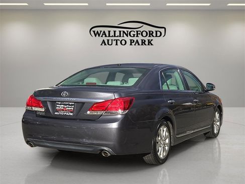 Used 2011 Toyota Avalon Limited image 4