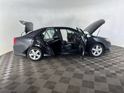Used 2014 Toyota Camry SE FWD image 14
