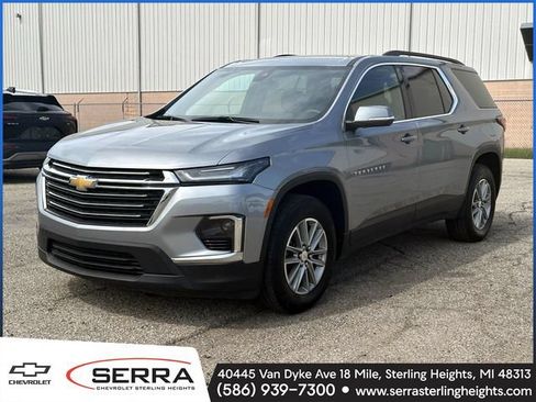 Used 2023 Chevrolet Traverse LT FWD image 1