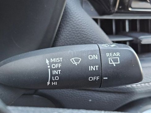 Used 2021 Toyota RAV4 LE image 11