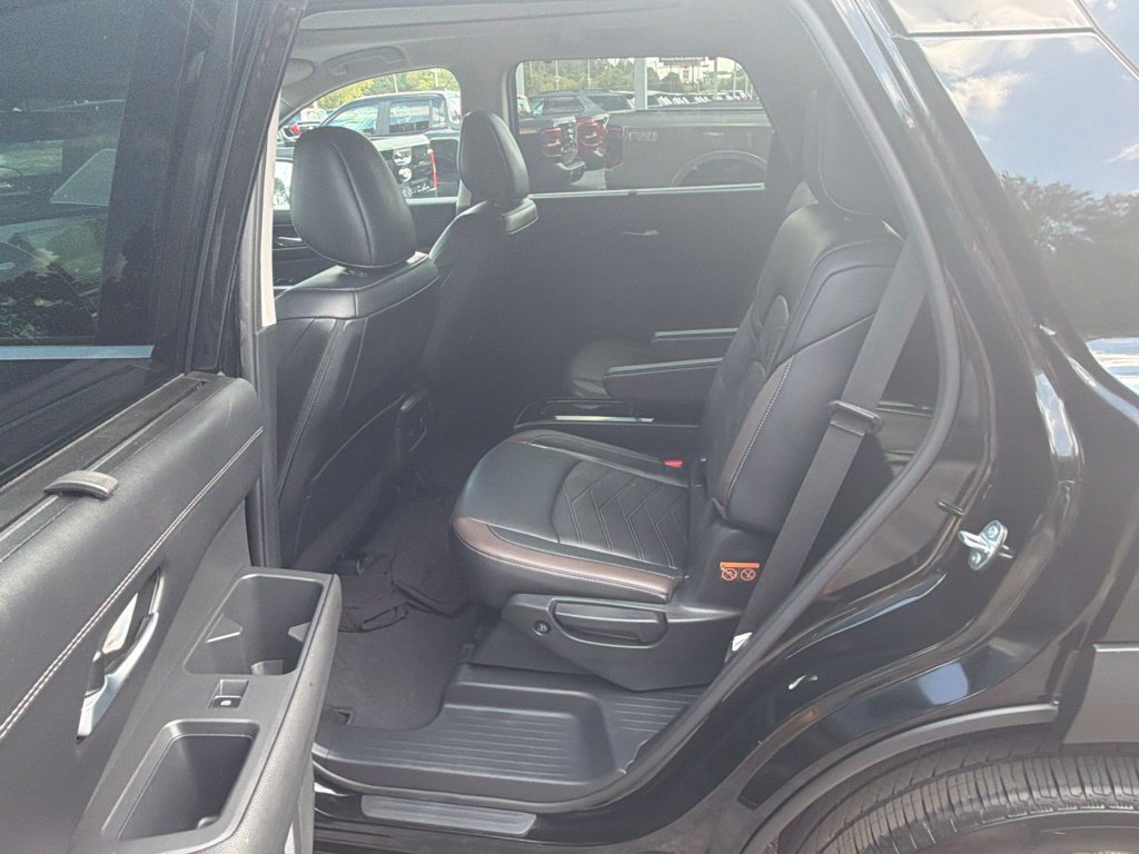Used 2025 Nissan Pathfinder Platinum FWD image 11