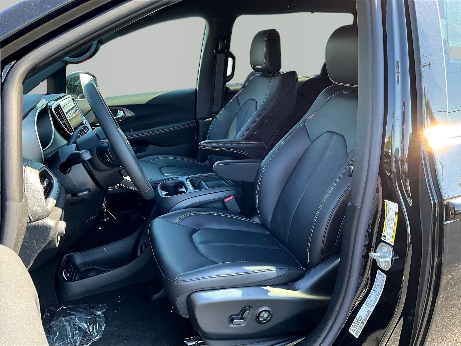 New 2027 Chrysler Pacifica Select AWD/4WD image 15