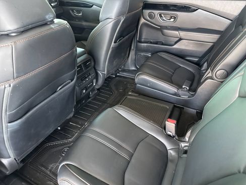 Used 2025 Honda Pilot TrailSport image 12