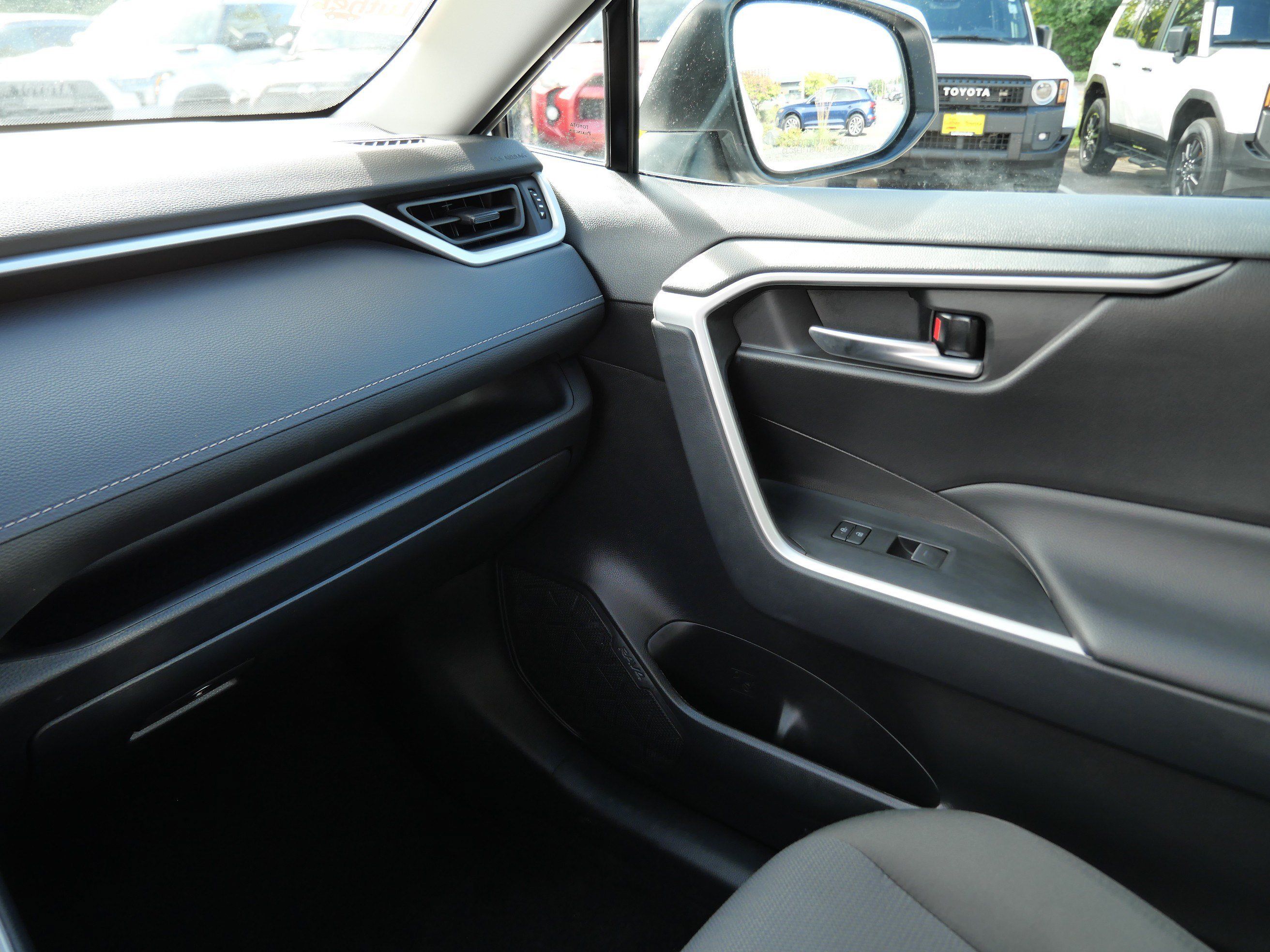 Certified 2025 Toyota RAV4 XLE AWD/4WD image 35