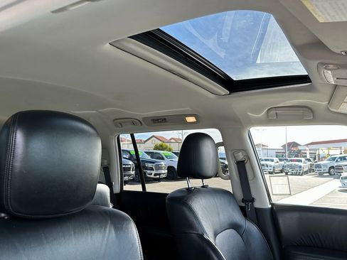 Used 2023 Nissan Armada SL w/ Captain's Chairs Package image 16