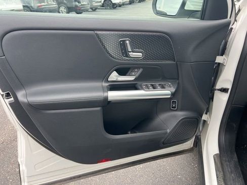 Used 2025 Mercedes-Benz GLA 250 4MATIC image 25