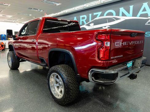 Used 2021 Chevrolet Silverado 2500 LTZ w/ LTZ Convenience Package AWD/4WD image 8