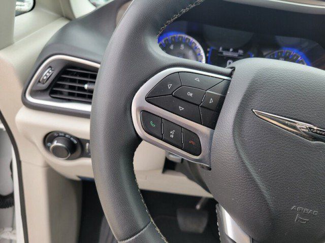 Used 2023 Chrysler Voyager LX FWD image 14