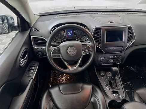 Used 2019 Jeep Cherokee Latitude Plus w/ Cold Weather Group AWD/4WD image 20