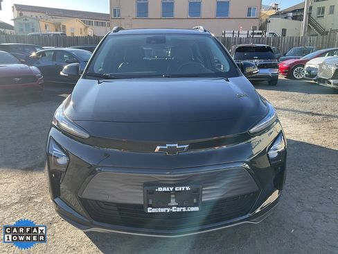 Used 2022 Chevrolet Bolt EUV LT w/ Convenience Package image 2