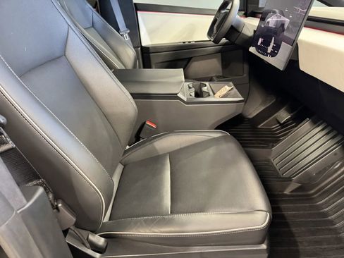 Used 2024 Tesla Cybertruck AWD Crew Cab image 6