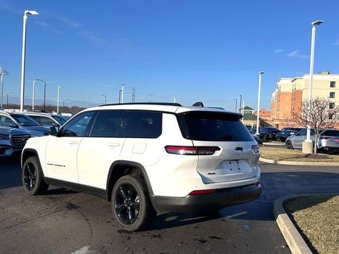 Used 2023 Jeep Grand Cherokee L Laredo image 6