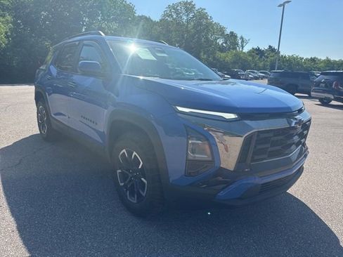 Used 2025 Chevrolet Equinox ACTIV AWD/4WD image 4