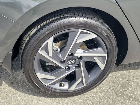 Certified 2025 Hyundai Elantra SEL image 25