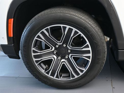 Used 2022 Jeep Wagoneer Series III RWD image 28