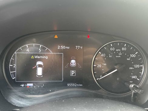 Used 2023 Nissan Kicks SV image 16